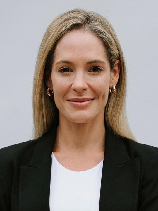Headshot of a J&J employee