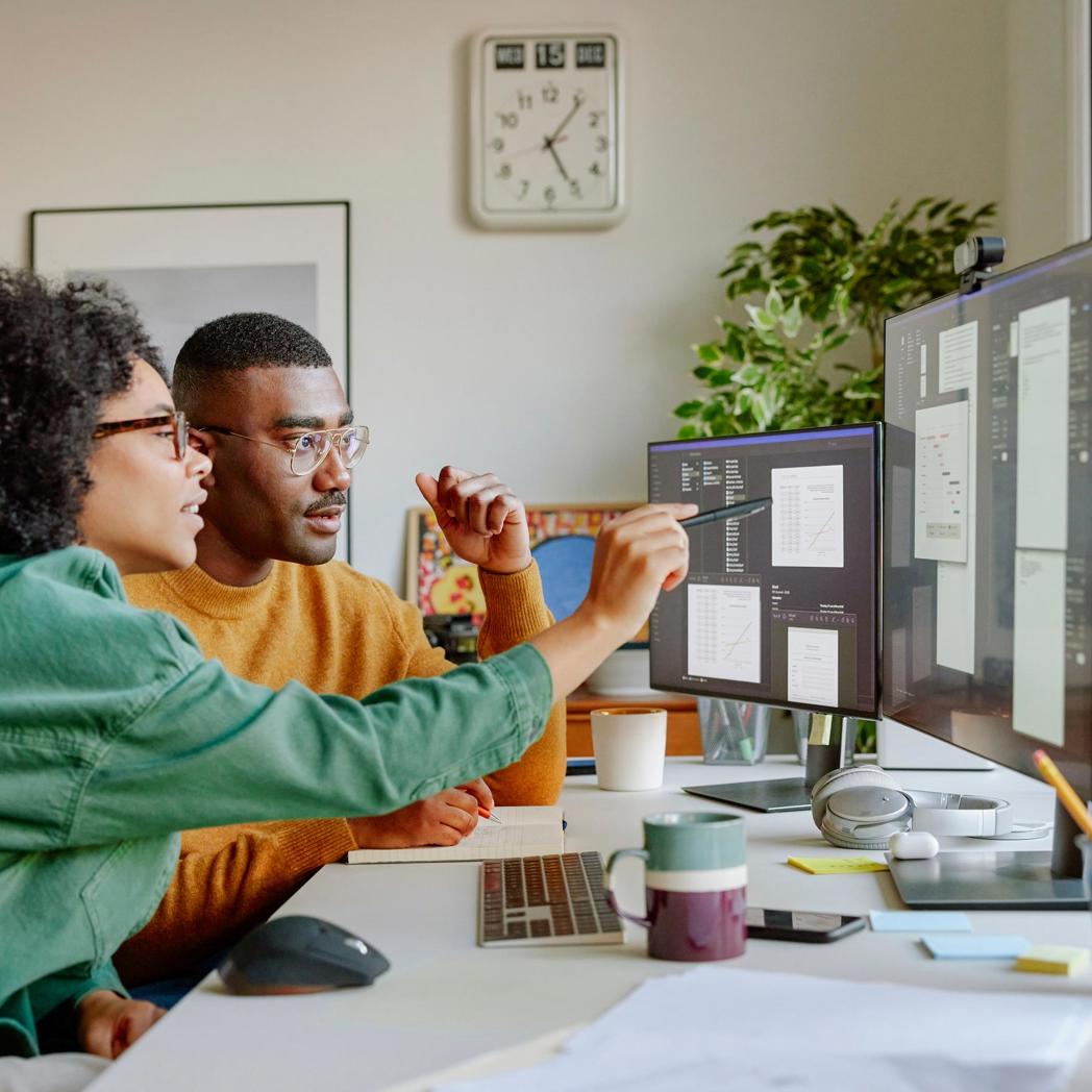 JJ Photo Colleagues Discussing Project Over Computer Gettyimages 1369567969 4Star