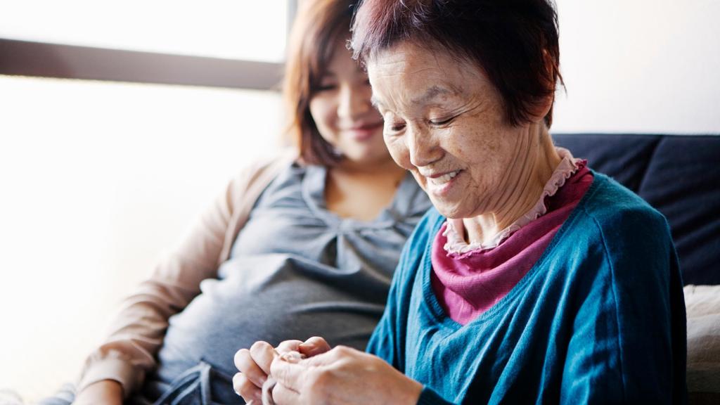 JJ Photo Mother And Daughter Relaxed At Home Gettyimages 461678217 1Star