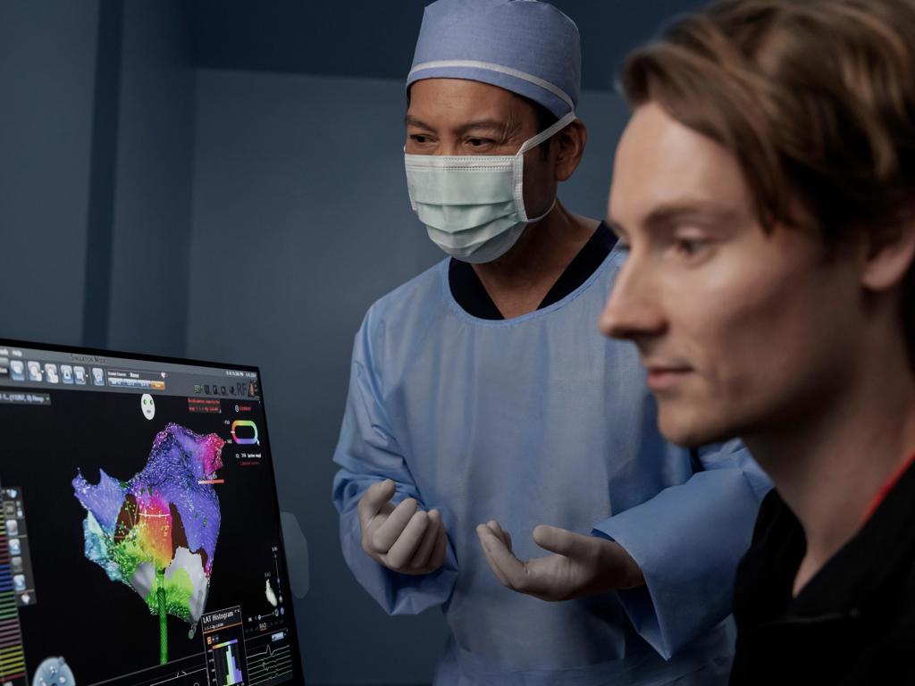 J&J colleagues collaborate on a surgical procedure