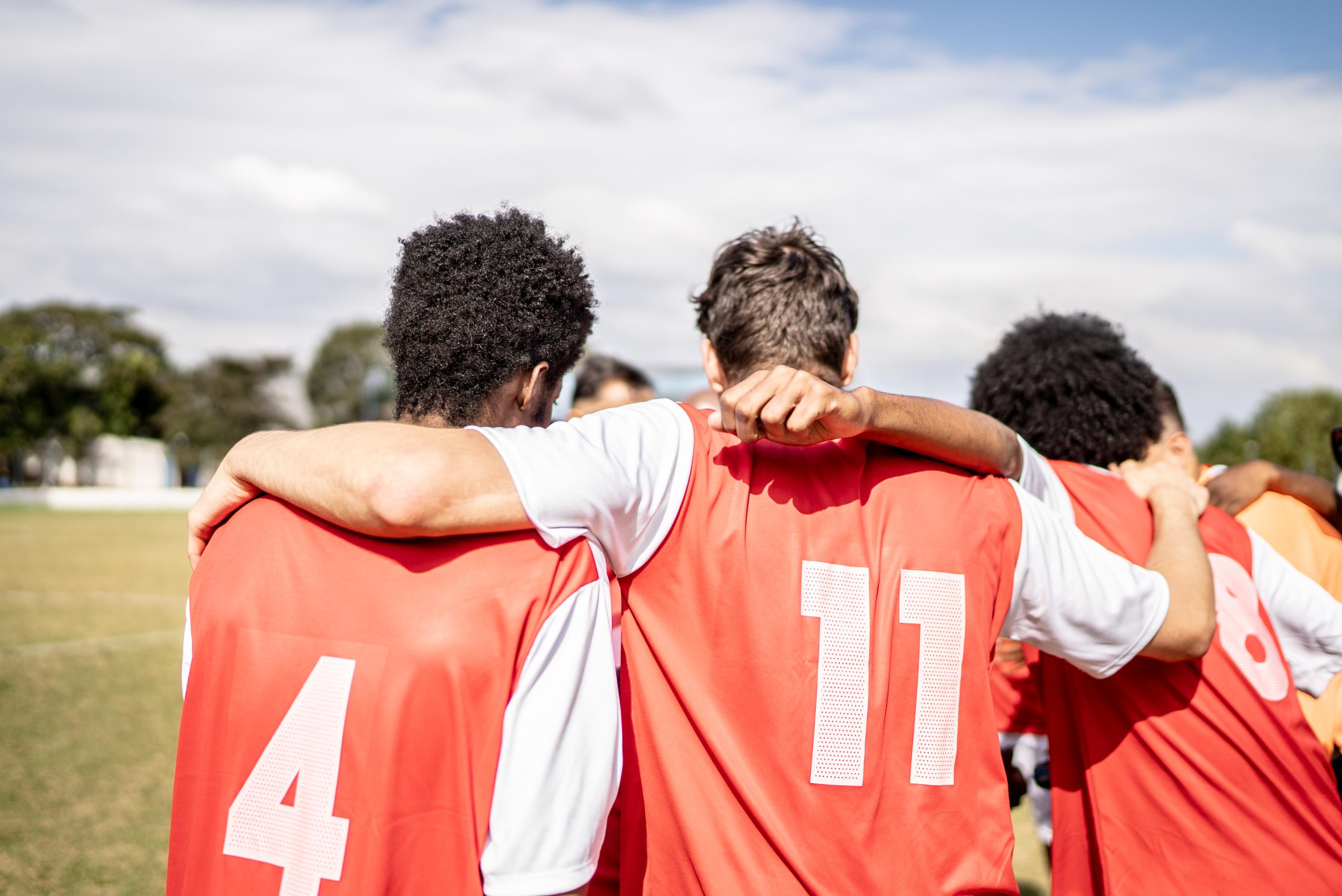 JJ Photo Team Players Huddling Gettyimages 1398380567 2Star